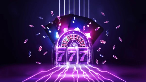 burma7 Mobile App ဖြင့် ကတ်ဂိမ်းများ ကစားနေသောမြင်ကွင်း